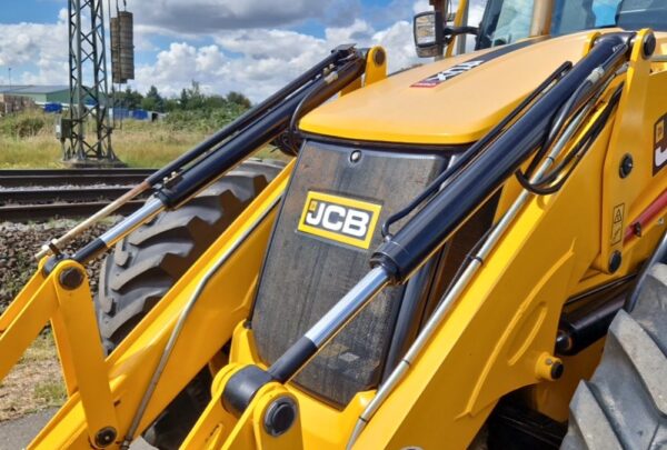 2022 JCB 4CX – Bild 6