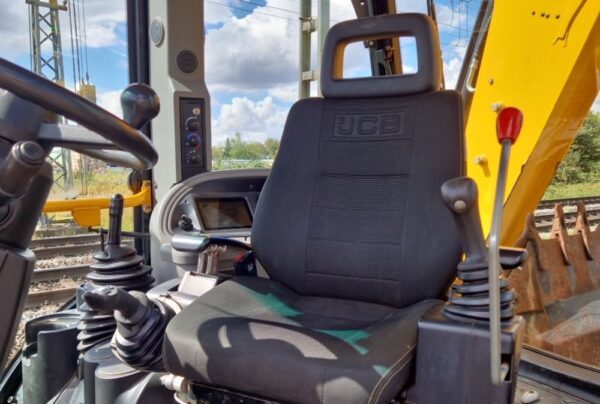 2022 JCB 4CX – Bild 3