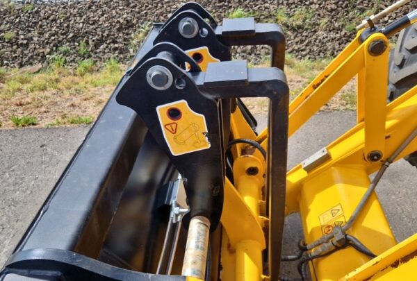 2022 JCB 4CX – Bild 8